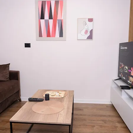 Keis Apartments2 ティラナ